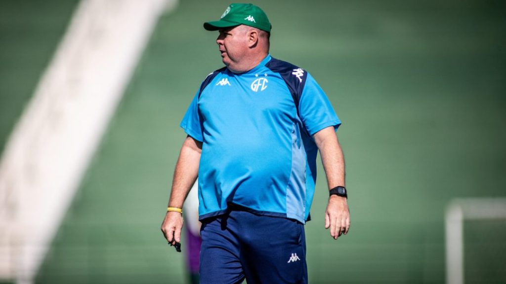 Guarani mira G-8 após escapar da zona de rebaixamento e encara sequência decisiva na Série C