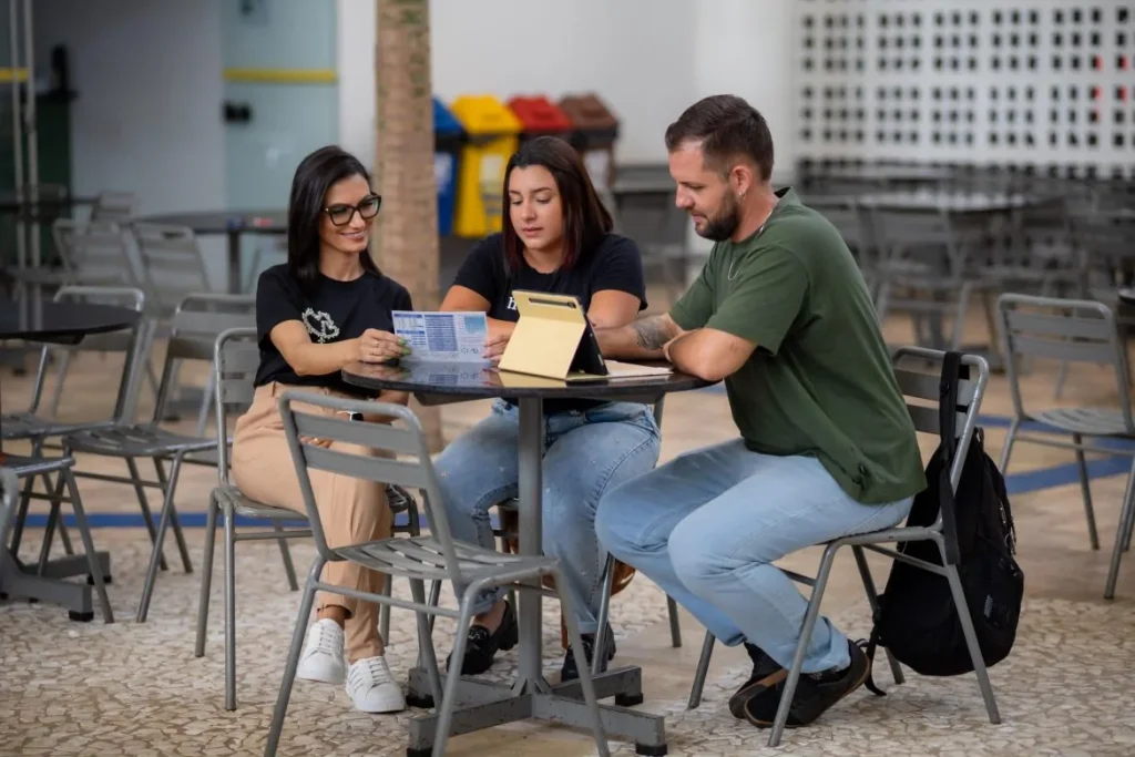FAM oferece mais de 100 bolsas integrais por meio do programa PROUNI