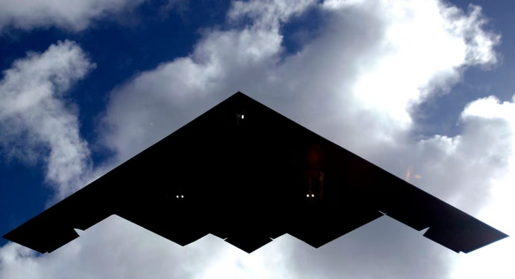 O que são os bombardeiros B-2 e mísseis Tomahawk utilizados na “Operação Martelo da Meia Noite” pelos EUA? – VTV News