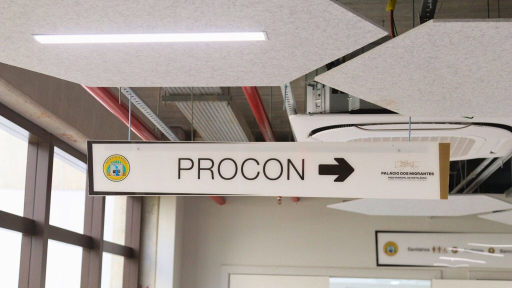 Procon de Hortolândia fiscaliza e apreende produtos vencidos em comércios locais