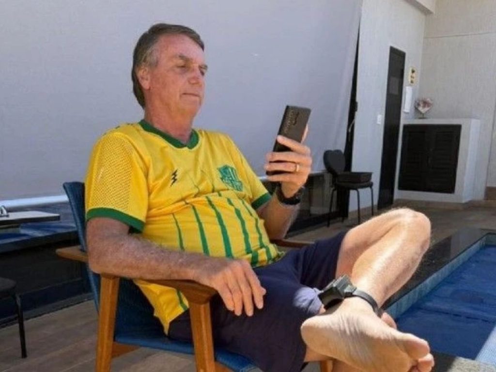 Prisão de Bolsonaro é mantida pelo STF; ex-presidente alega “alucinações”