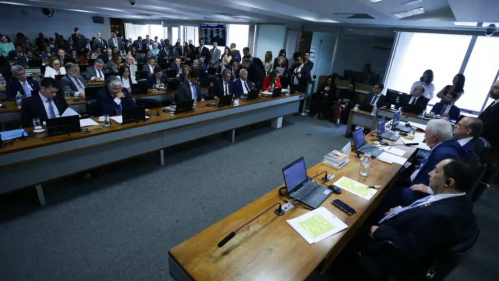 CCJ do Senado rejeita PEC da Blindagem