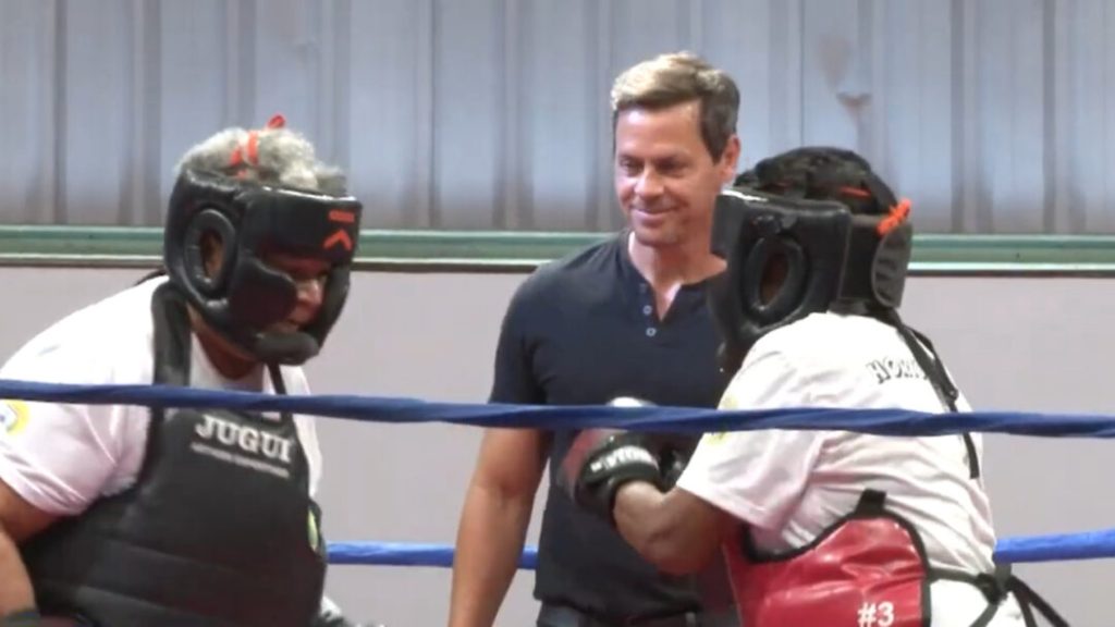 Campeonato de Boxe da Melhor Idade anima Hortolândia com ring girls e plateia lotada