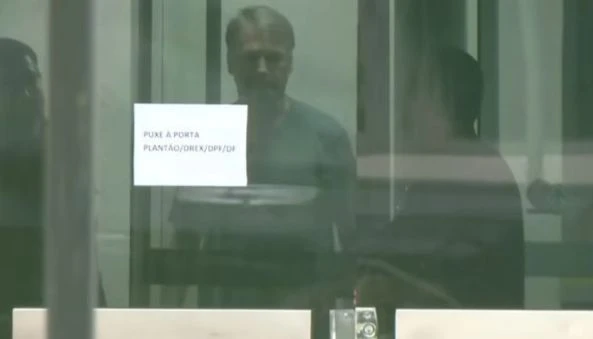 Preso, Bolsonaro terá oito assessores e salário até R$ 100 mil