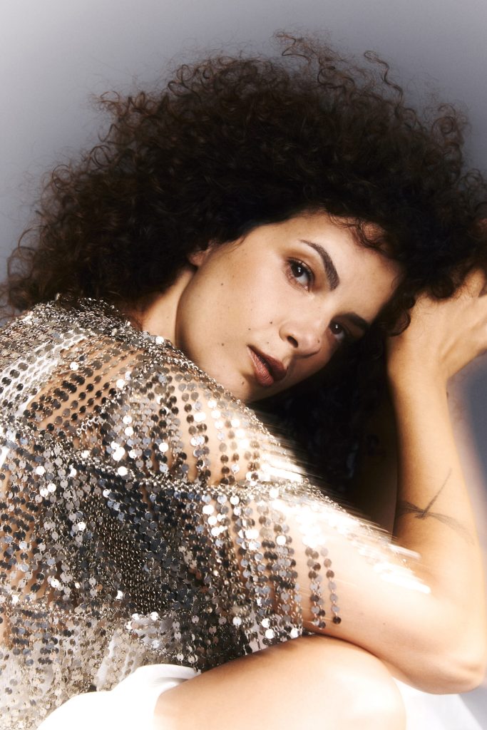 Céu celebra 20 anos de seu álbum de estreia e revisita sua história no Vozes da Vez