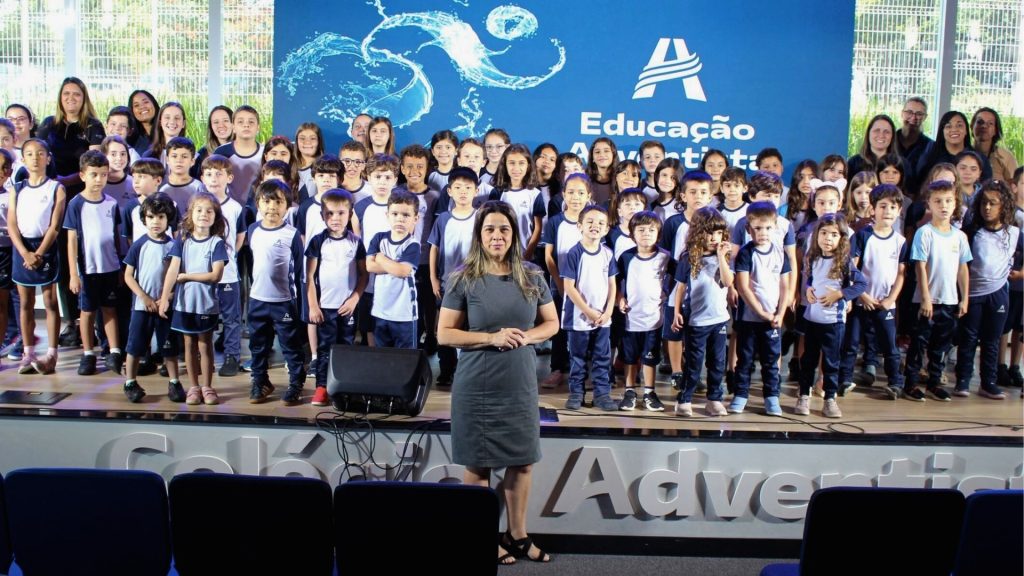 Coral de mil vozes dos Colégios Adventista na Praça Arautos da Paz