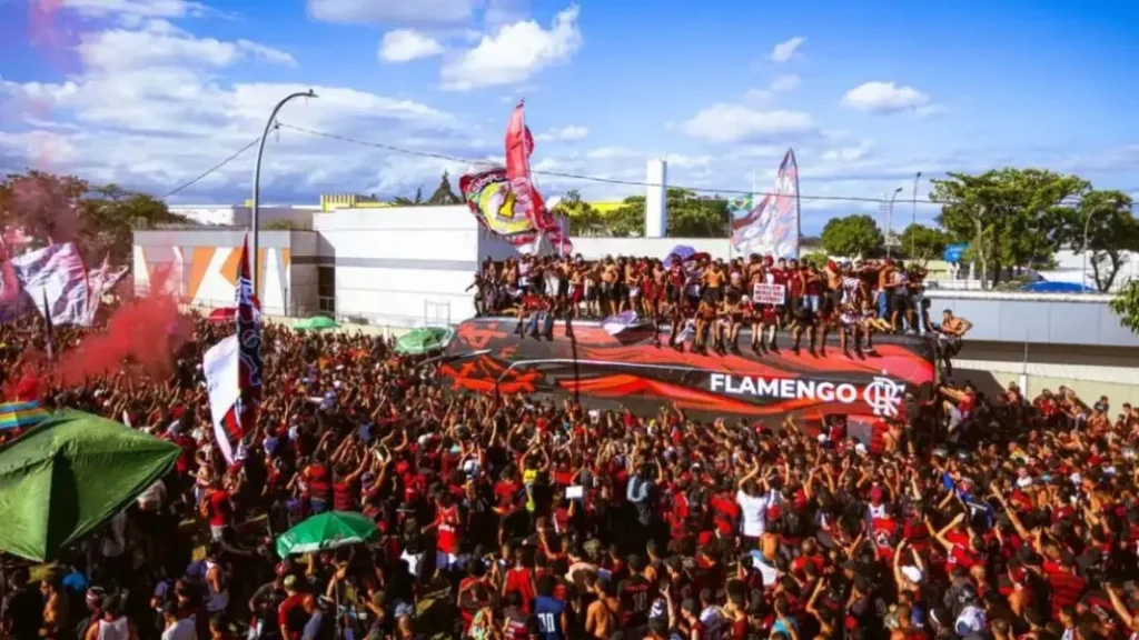Flamengo derrota Ceará e coroa ano mágico com título Brasileiro