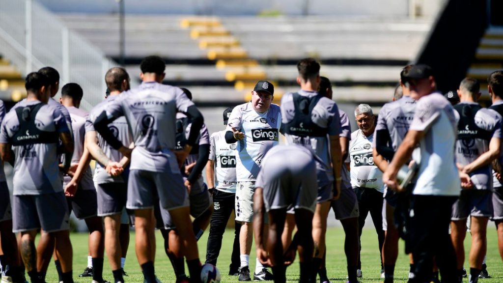 Ponte Preta derruba transfer ban e registra contratações de última hora