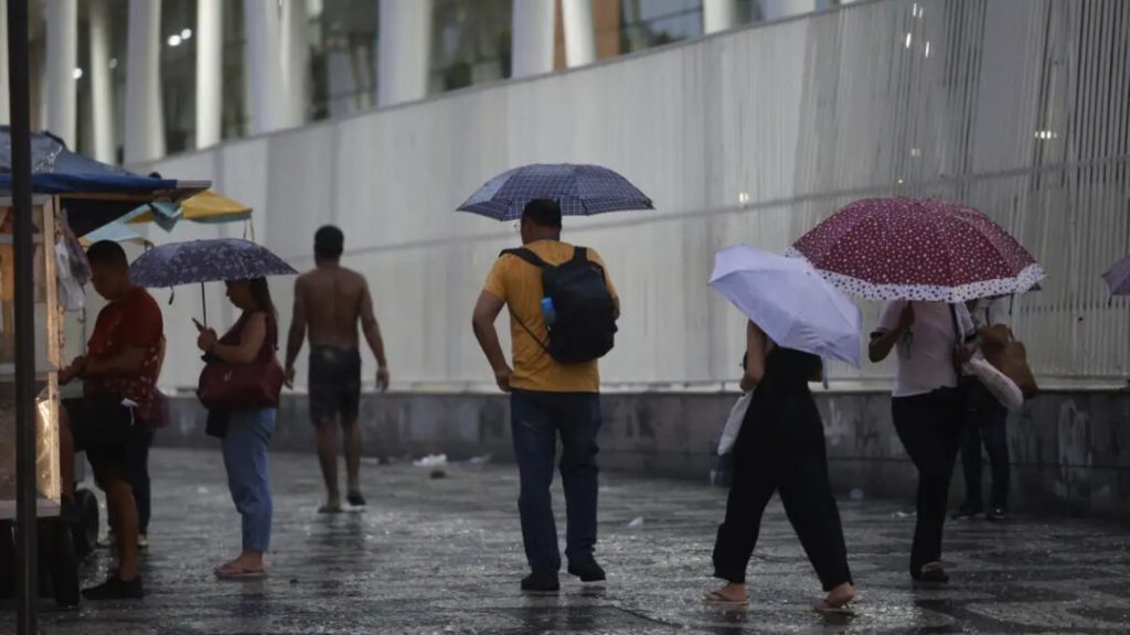 Inmet: maioria das regiões tem alerta de chuvas intensas nesta quarta