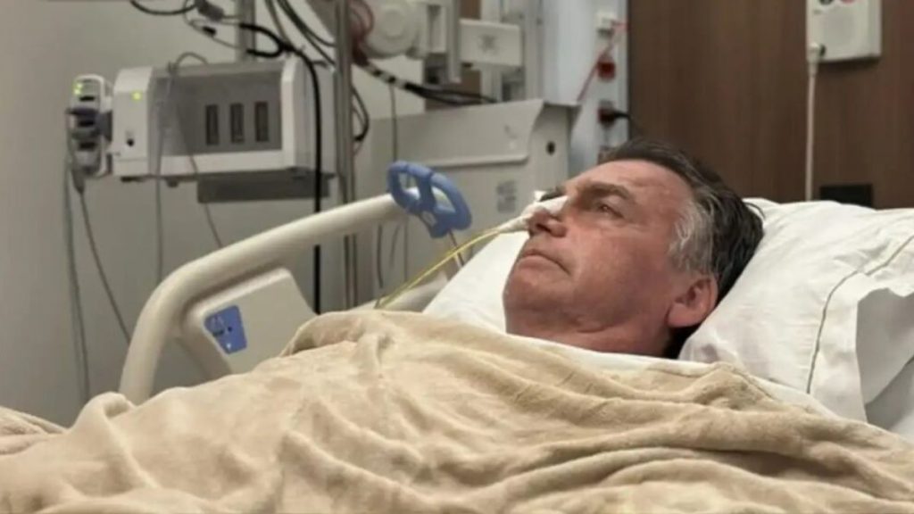 Bolsonaro bate a cabeça e tem suspeita de traumatismo craniano