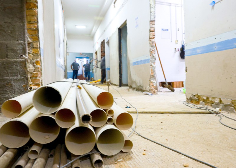 Rony Tavares questiona paralisação de obras da UTI Pediátrica em S. Bárbara